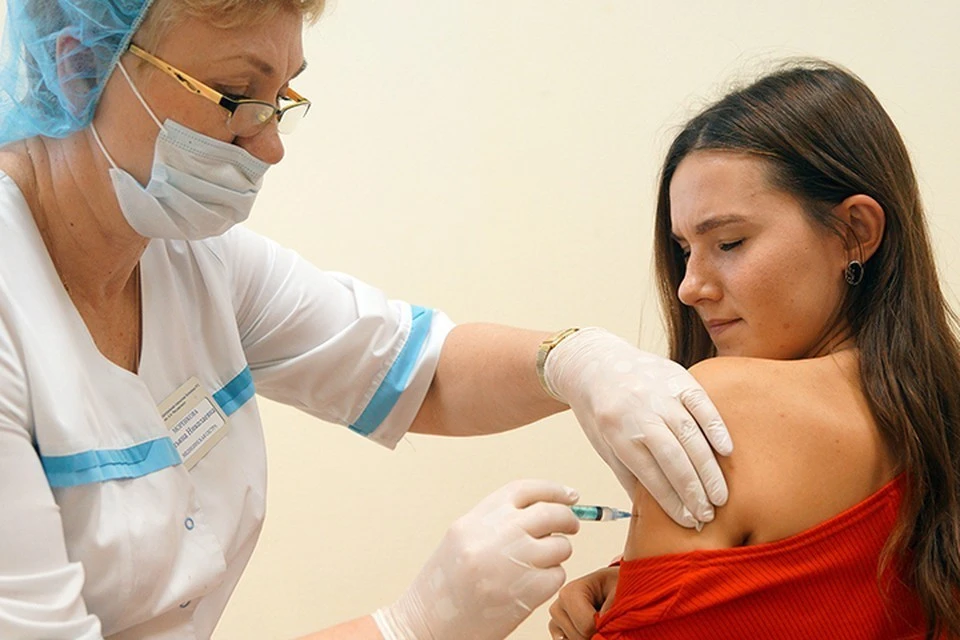 Больше 1,2 миллиона жителей Иркутской области полностью привились от коронавируса
