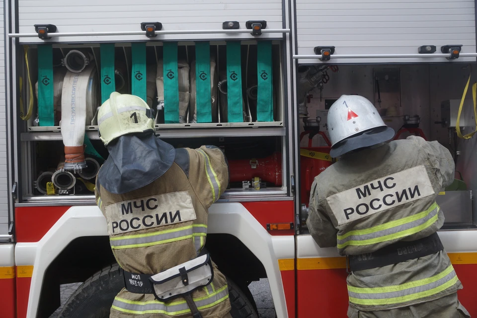В Краснодаре спасателей вызвали на тушение горящих незаконных свалок