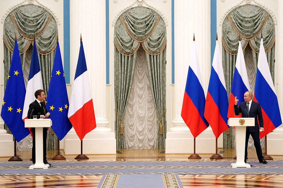 Теперь дипломаты России и Франции выясняют, что же сказал наш президент Эммануэлю Макрону о статусе ЛДНР