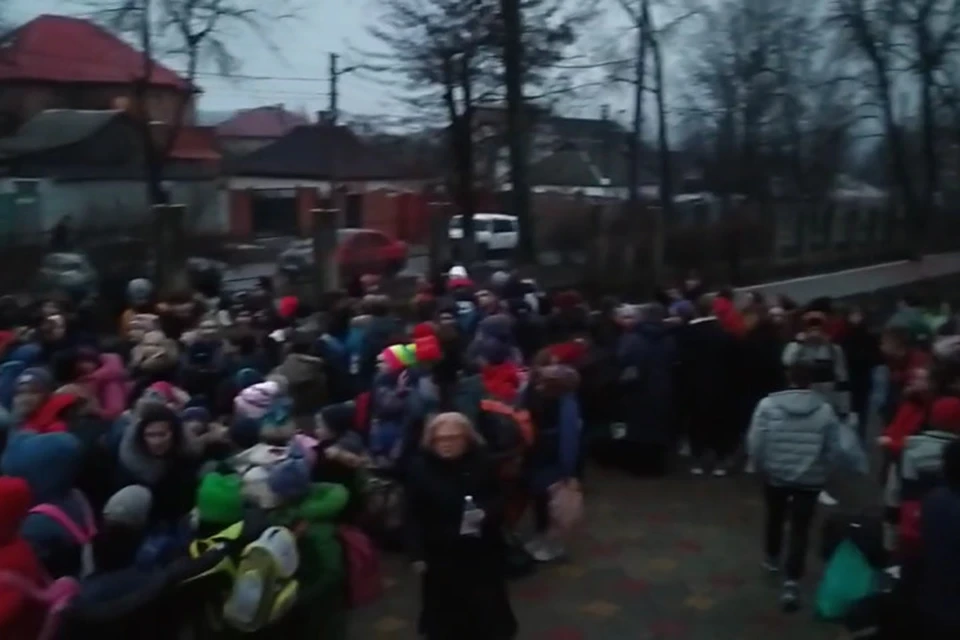 Дети из Донецкой школы-интерната №1 едут в Россию. Фото: скриншот с видео Департамента информполитики АГ ДНР