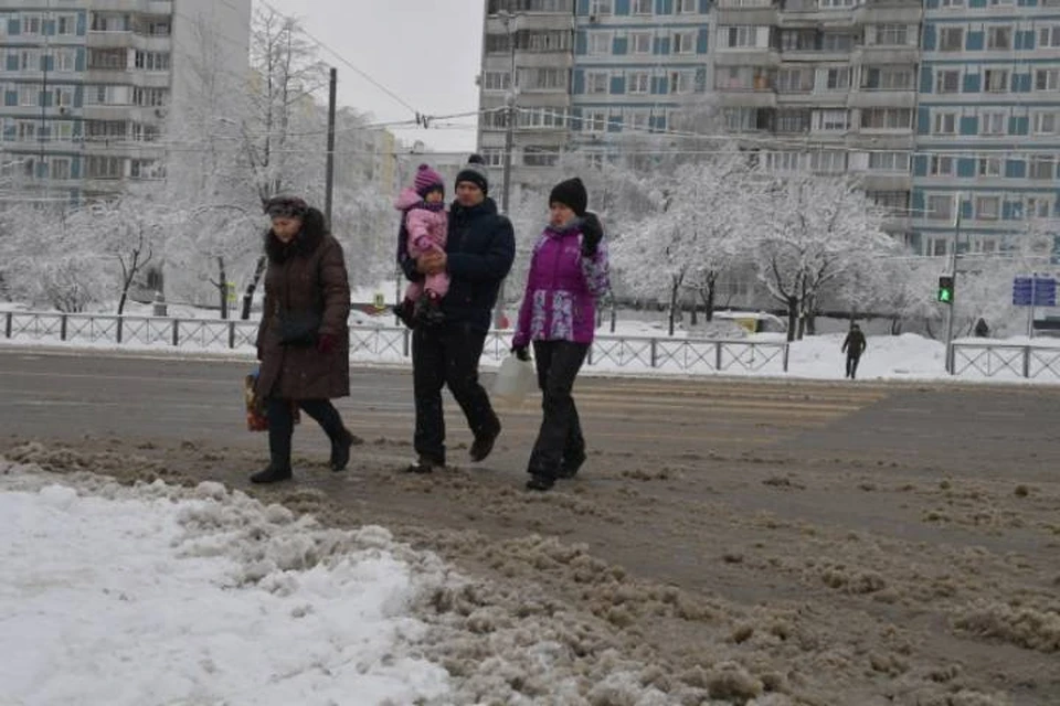 Теплая погода ведет к активному таянию снега и образованию на дорогах и тротуарах каши