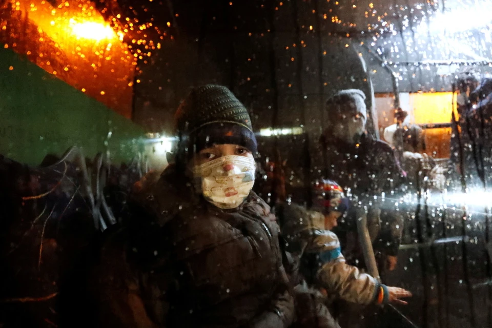 Эвакуация из Донбасса шла и ночью.