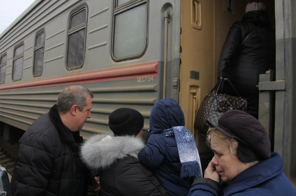 Жителей ДНР вывозят в Россию поездами
