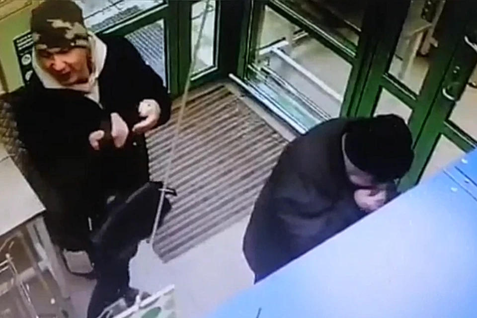 Полиция задержала мужчину, напавшего на композитора Колкера. Фото: кадр с видео МВД РФ