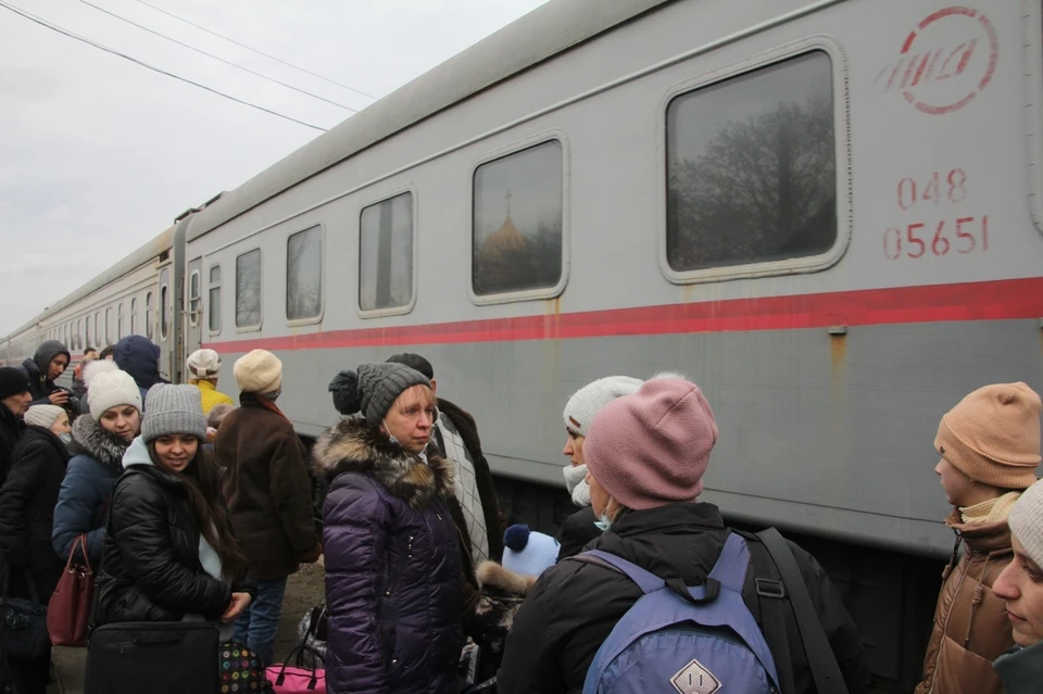 В Республиках Донбасса эвакуируют жителей автобусами и поездами
