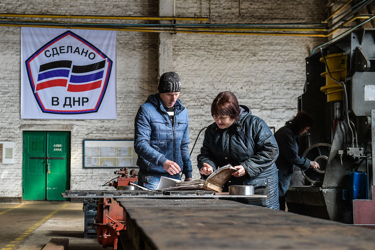 Производственный цех Машиностроительного завода в Ясиноватое.