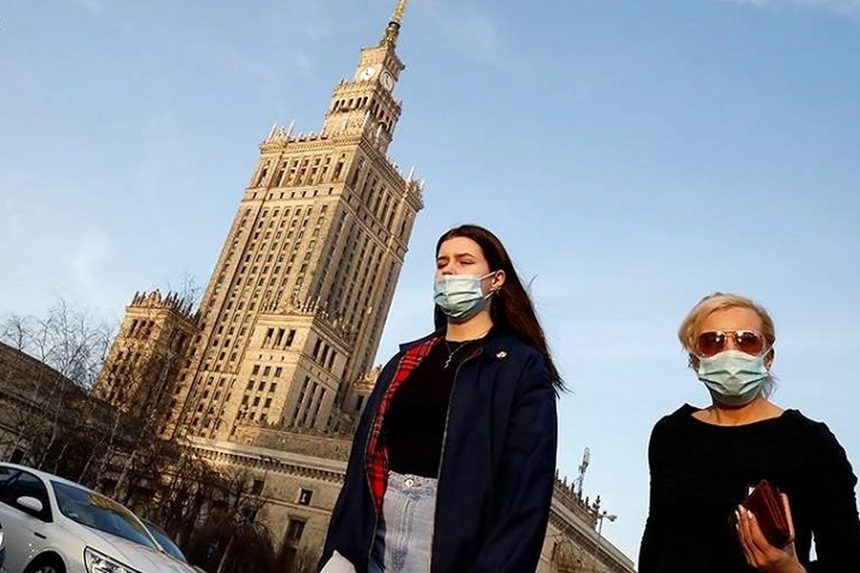 В Польше отменили все коронавирусные ограничения, кроме масок. Фото: REUTERS | Kacper Pempel