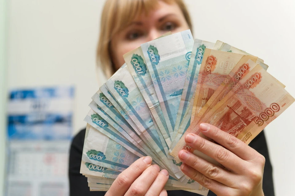 В Петербурге пенсионерка стащила 150 рублей у бабушки, а та заявила в полицию.