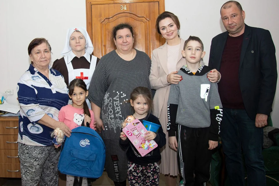 Лидия Новосельцева побывала в гостях у многодетной семьи из Донбасса. Фото: Оксана Круглова
