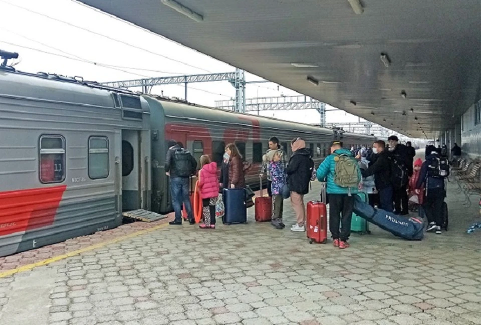 В Анапе туристы едут поездами вместо самолетов