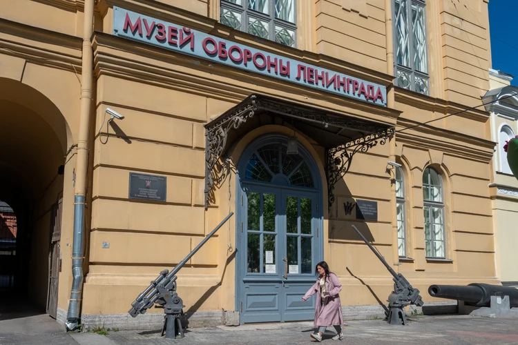 Уголовка за цветы и «забытые» блокадники: Что бесит жителей Петербурга