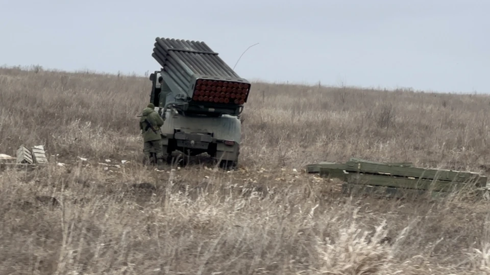 Силы ДНР берут украинских силовиков в кольцо