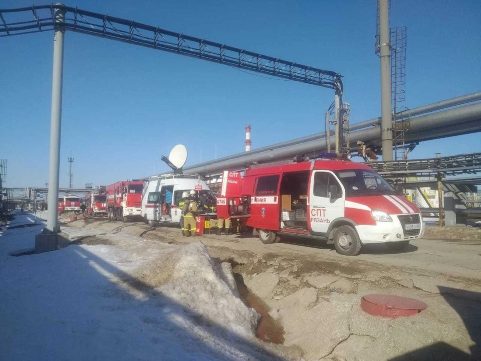 На пожаре на Рязанском нефтезаводе пострадали два человека.