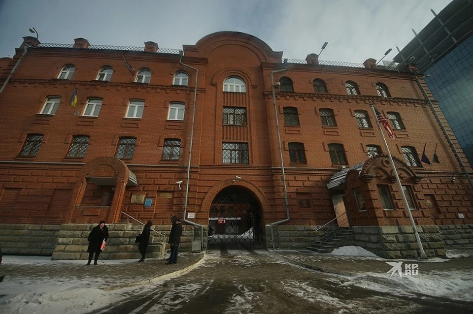Сотрудники украинского консульства должны были отправиться в сторону Казахстана