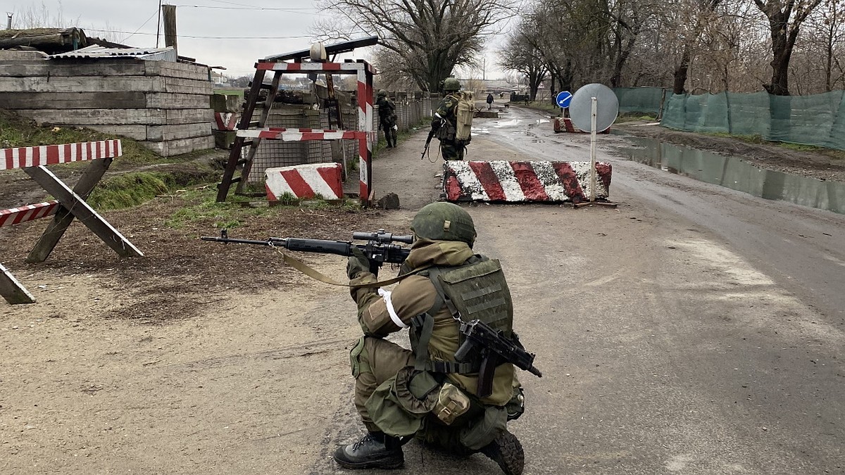 Что там в мире?» - спрашивают в окопах под Мариуполем. Отвечаю: «Леонтьев  сбежал в Майами». Дикий хохот - KP.RU