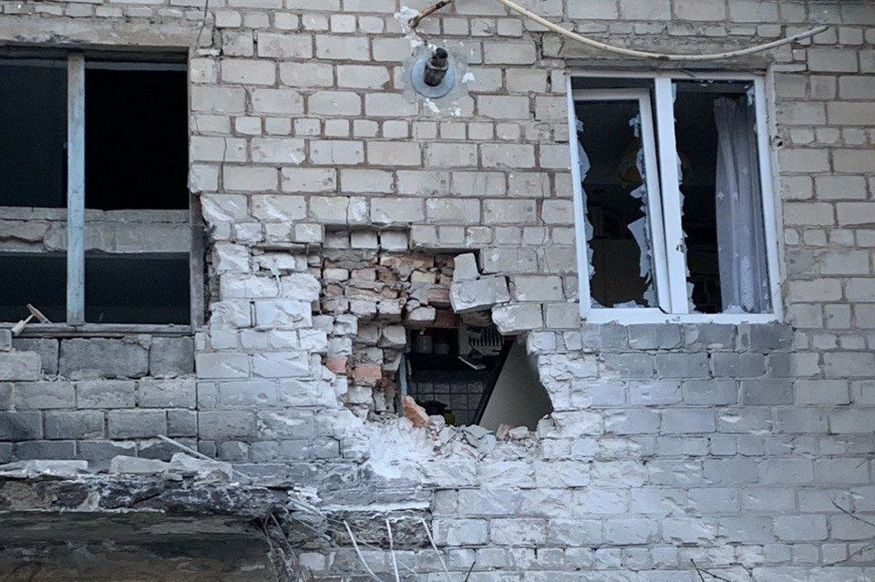В результате обстрела Ясиноватой повреждения получили многоквартирные и частные дом. Фото: СЦКК