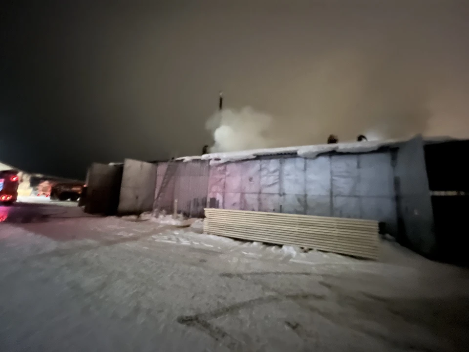 Площадь пожара - 400 квадратных метра.