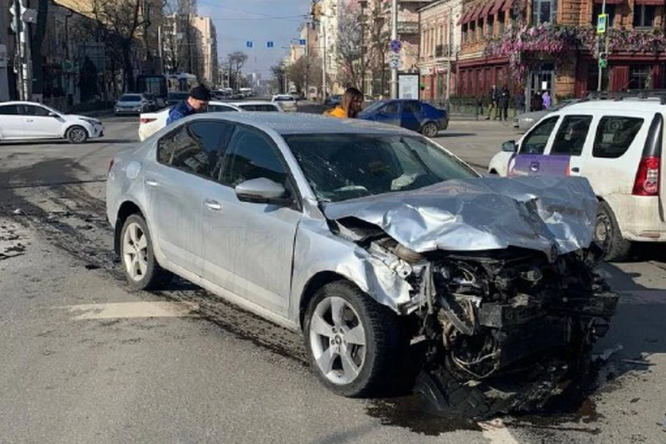 Столкнулись Skoda Octavia и Toyota RAV4. Фото: отдел пропаганды УГИБДД.