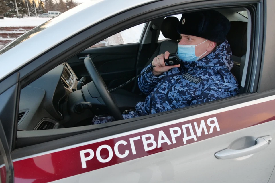 Патруль заметил дерущихся на улице Чапаева в Кирове.
