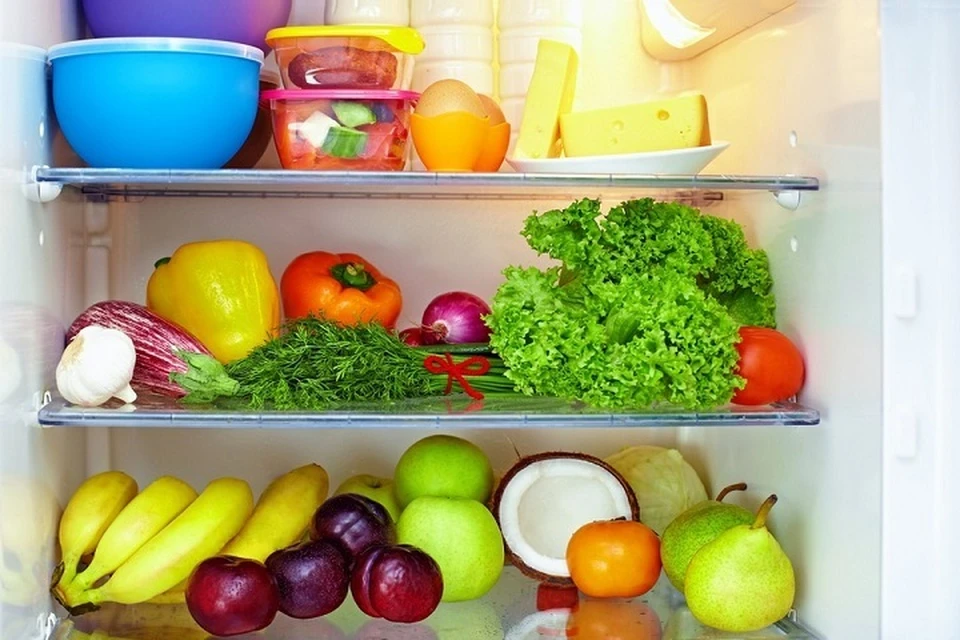 Далеко не все, что обычно хранится у вас в холодильнике, стоит туда помещать. Фото: здоровое-питание.рф