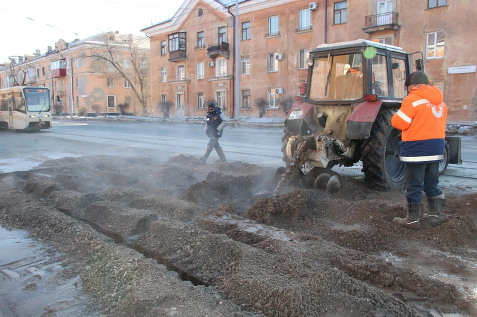 Новотроицк ру главный сайт города. Аварии в системах водоснабжения. Порыв. В городе Водоканал. ЖКХ люди.