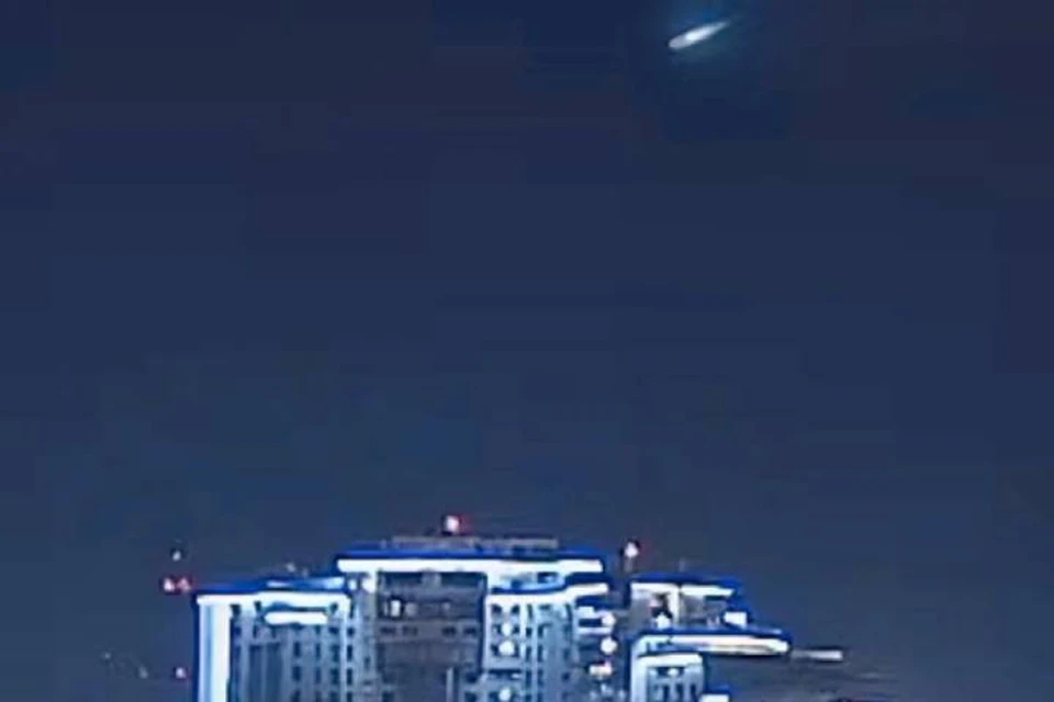 Яркий метеорит пролетел над Петербургом