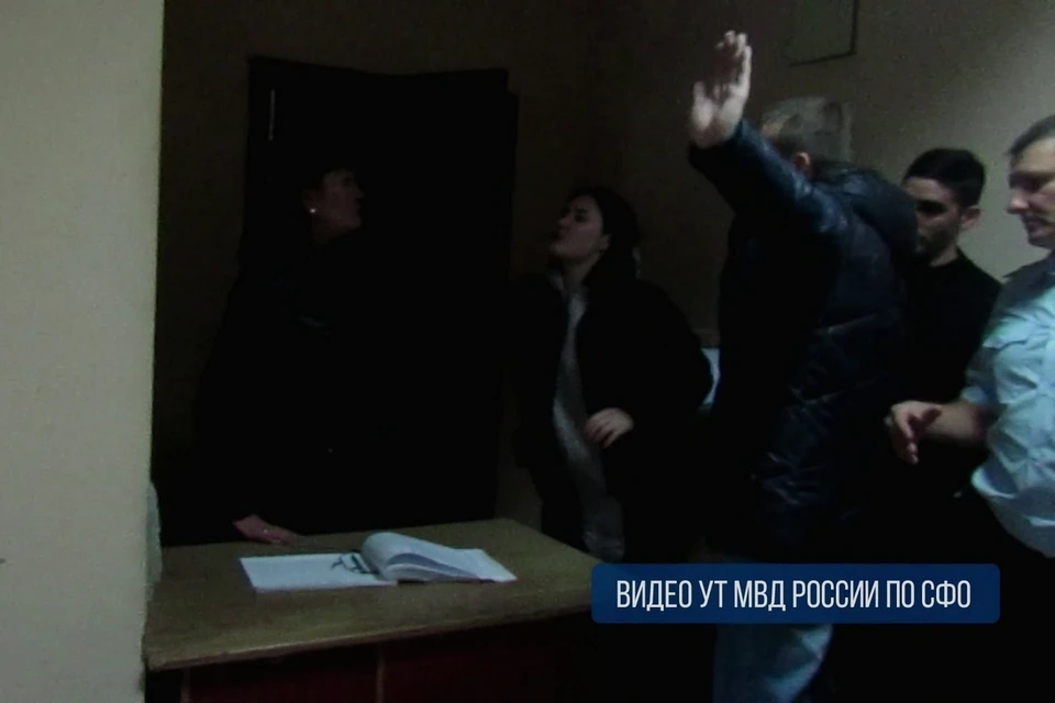 В Красноярском крае сняли с поезда трех буйных пассажиров. Фото: стоп-кадр видео
