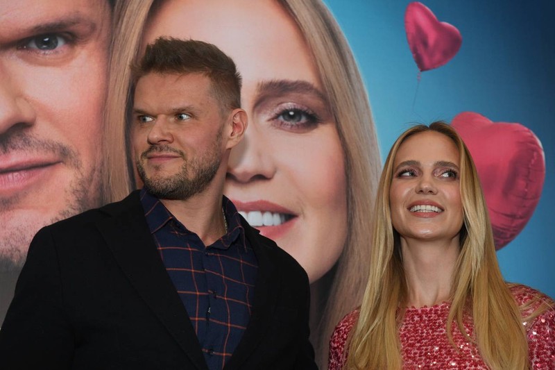 Певица Глюкоза появилась на премьере фильма с Владимиром Яглычем.