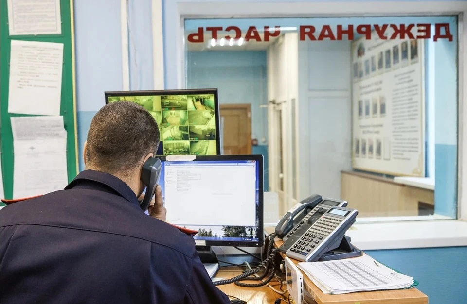 Сам парень в беседе с полицейскими все отрицает.