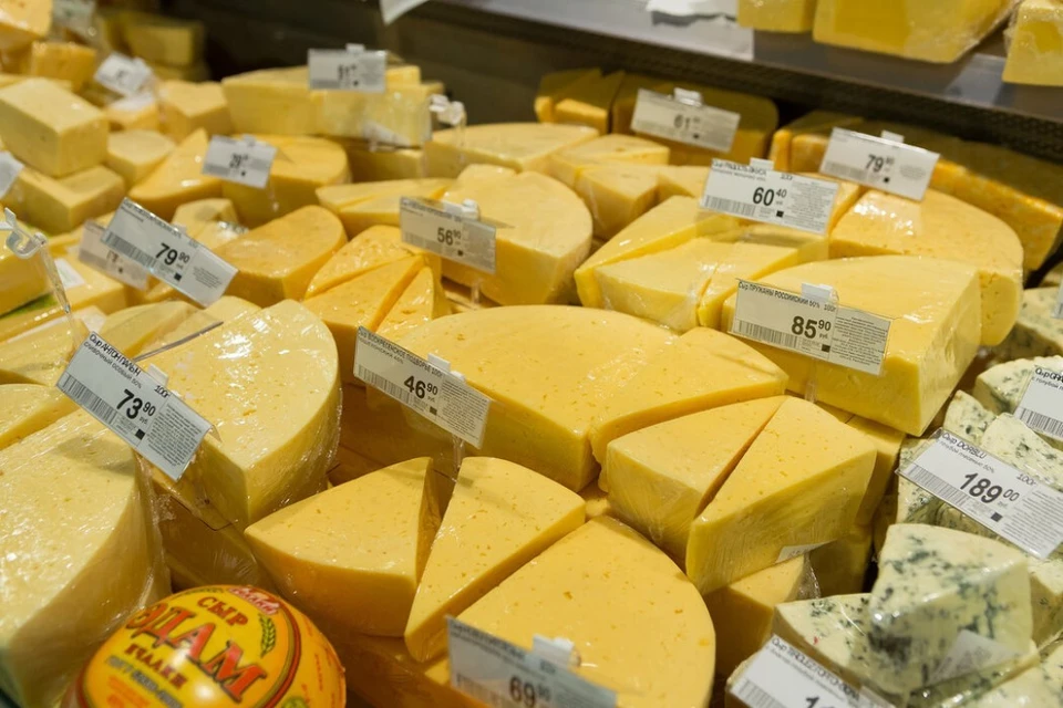 Торговец сыром полгода торговал небезопасным продуктов в Петербурге