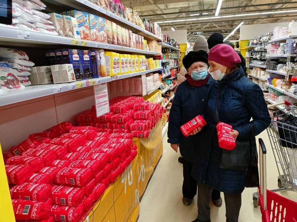 Ажиотаж на сахар сошел на нет. Теперь люди покупают его, если только он действительно закончился дома.