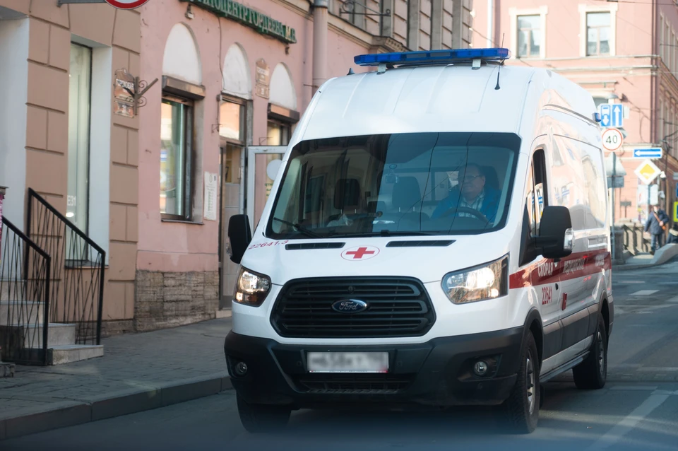 В Петербурге пьяный мужчина избил врача скорой помощи