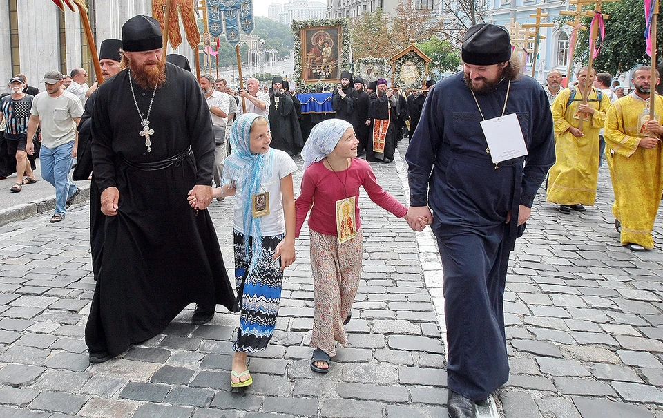 Июль 2016 г. Верующие во время крестного хода, организованного Украинской православной церковью Московского патриархата. Фото: Zeus/TASS