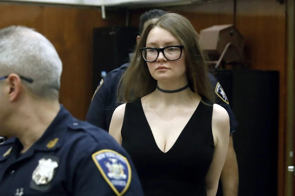 Анна Сорокина, которая в Нью-Йорке выдавала себя за богатую наследницу и припеваюче жила за счет друзей и прихлебателей