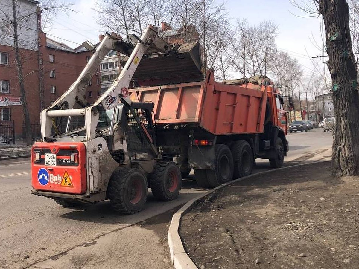 Уборка газонов вдоль дорог и тротуаров началась в Иркутске - KP.RU