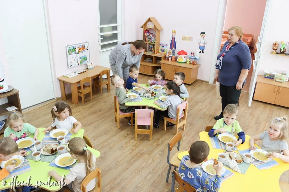 В Смоленске продолжают масштабную проверку качества питания в детских садах. Фото: пресс-служба администрации города.