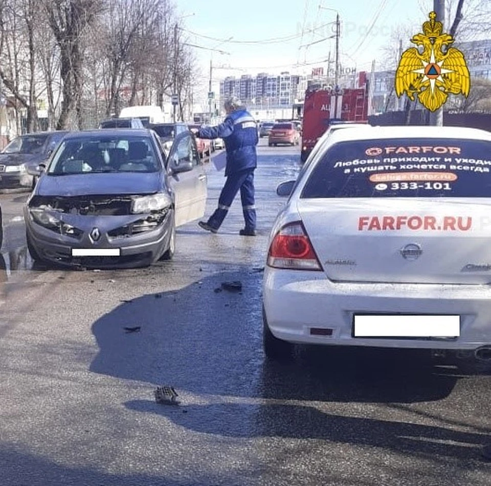 Автомобили столкнулись примерно в 13.50.