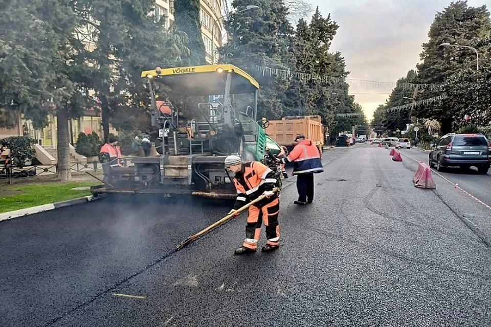 В Центральном районе рабочие меняют дорожное покрытие на пяти улицах. Фото: пресс-служба администрации Сочи