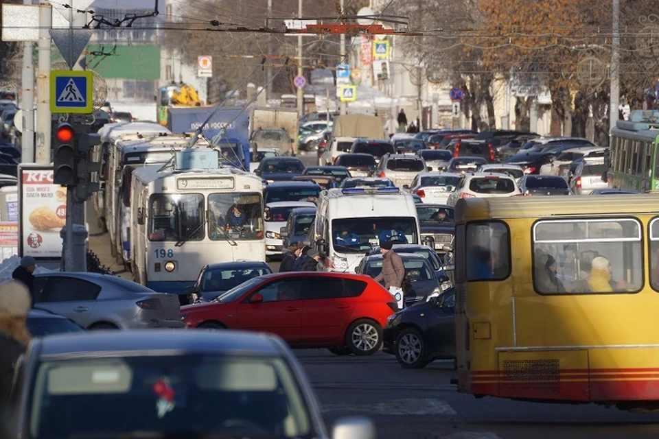 Транспорт екатеринбург. Общественный транспорт Екатеринбург. Автотранспорт Екатеринбург. Екатеринбургский автотранспорт.