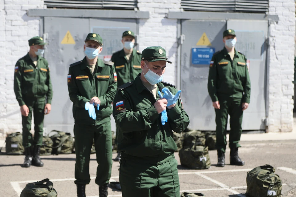 Несмотря на отмену в регионе ряда коронавирусных ограничений, сохранится дезинфекция помещений призывных и сборного пунктов, а также тестирование призывников.