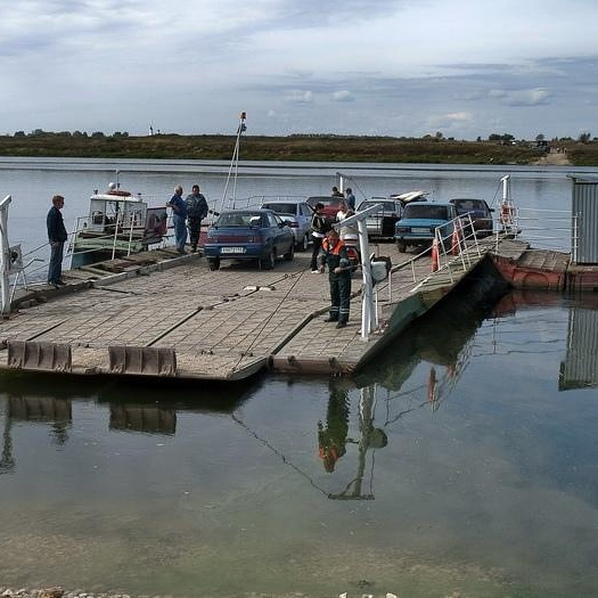 На 548 километре реки Ока в Рязанской области начала работать паромная  переправа - KP.RU