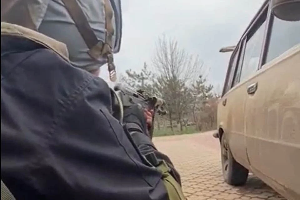 Бойцы из Чечни дали корреспондентам выбраться из сектора обстрела без потерь