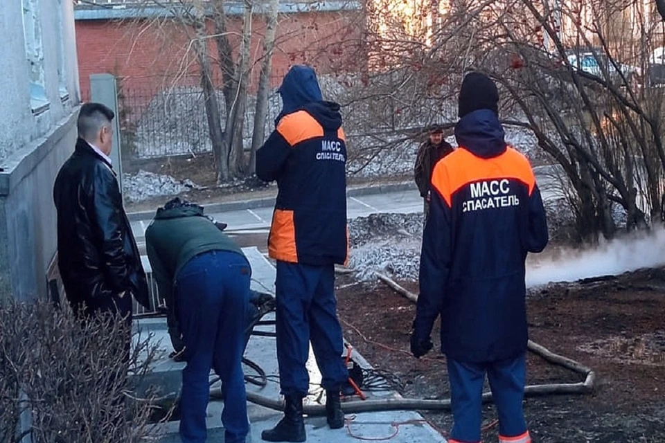 В Новосибирске здание затопило кипятком из-за аварии на теплотрассе. Фото: "МАСС".