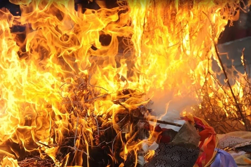 Мужчина погиб в огне в дачном поселке.