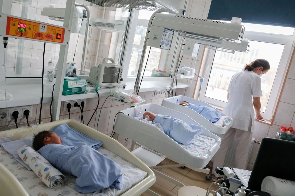 Новорожденные дети в Томске родились в официальном браке.