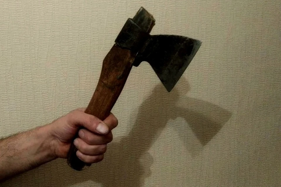 Пьяный липчанин угрожал топором полицейским