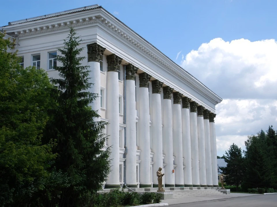 Алексей Лоскутов преподавал в Челябинском высшем военном авиационном краснознаменном училище штурманов. Фото: официальный сайт учебного заведения