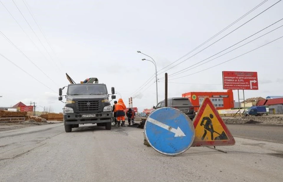 Дорожные службы Нижневартовска продолжают ремонт дорог после зимы Фото: Департамент общественных коммуникаций и молодежной политики администрации города Нижневартовска
