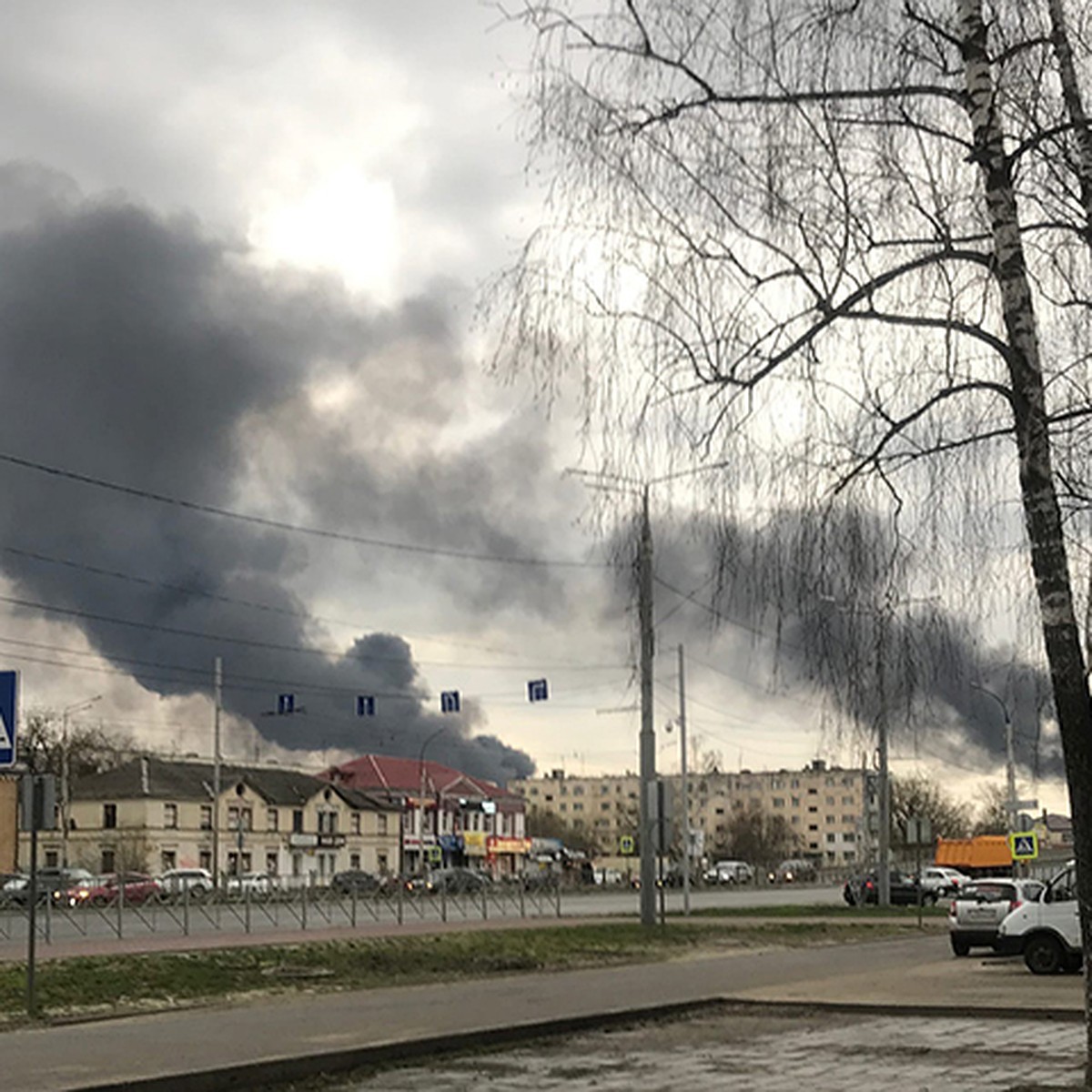 Пожар на нефтебазе в Брянске: в городе прогремело два взрыва и прокатилась  волна лжеминирований - KP.RU