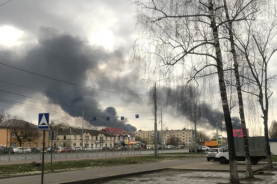 Вечером 25 апреля на проспекте Московском снова два столба дыма.